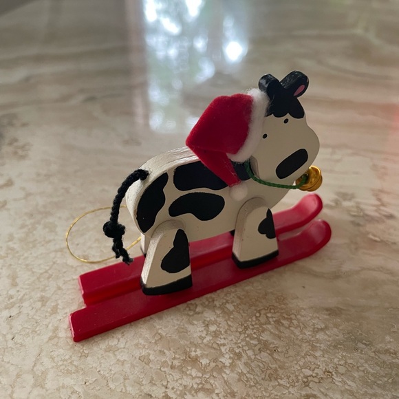 VINTAGE NEW Avon Holly Jolly Cow Ornament Skiing Cow with Box - Picture 4 of 7